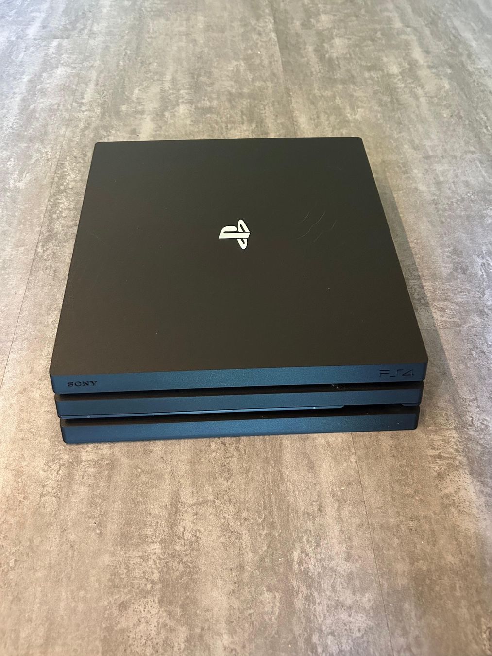 Sony Console: Playstation 4 Pro – Usato da Altdorf UR venduto da sch_8x2s 1