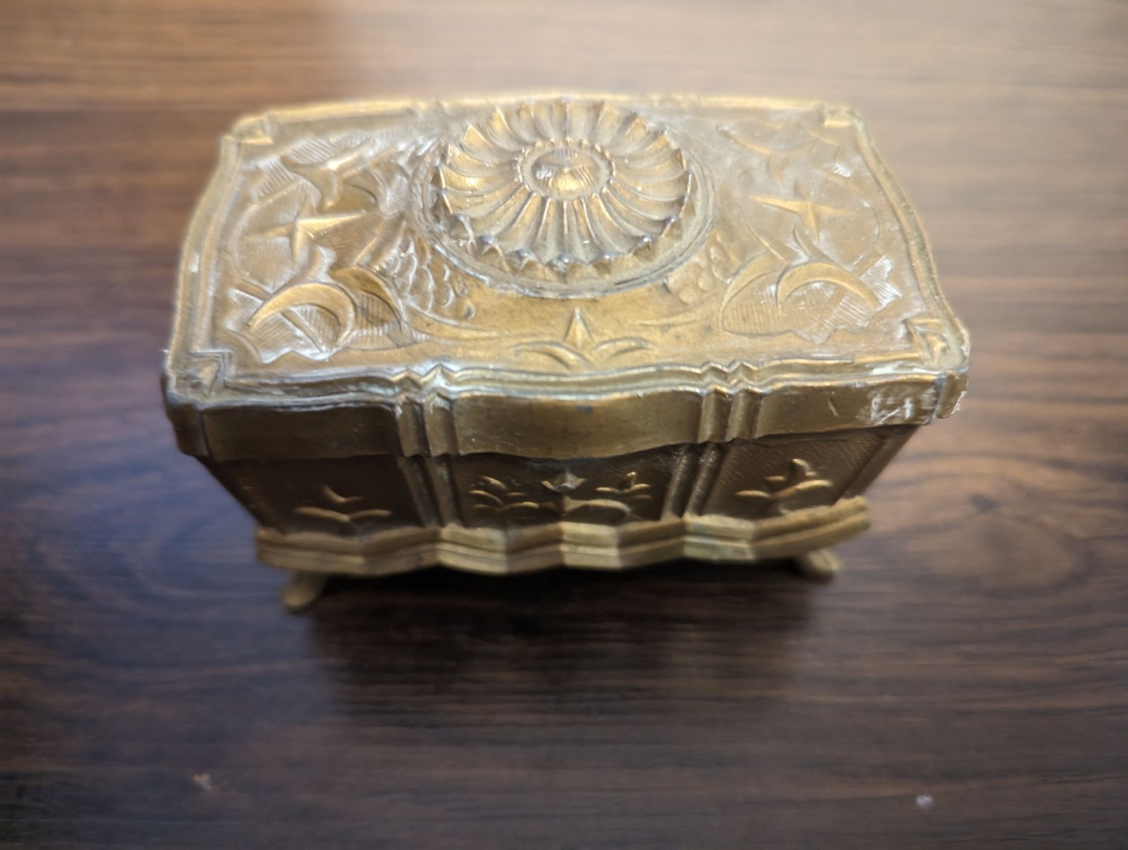 Dosen: Vintage Schmuckdose golden mit Samt – Gebraucht aus Baden von swiss-alps