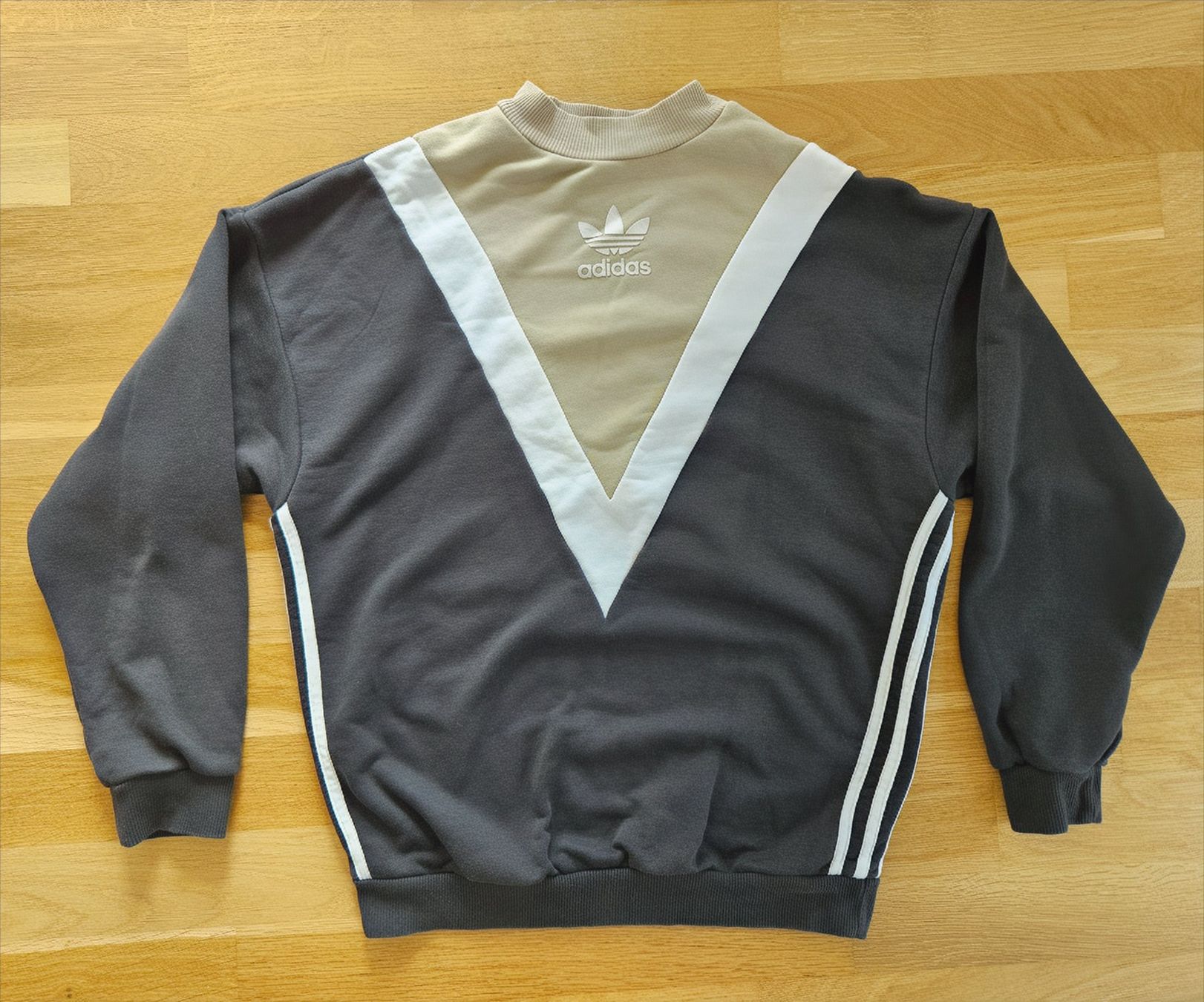 Adidas Lotti di vestiti: Kleiderpaket 7 Pullover adidas Nike Ellesse Grösse S lot – Usato da Hägglingen venduto da United-Village-Trade 5