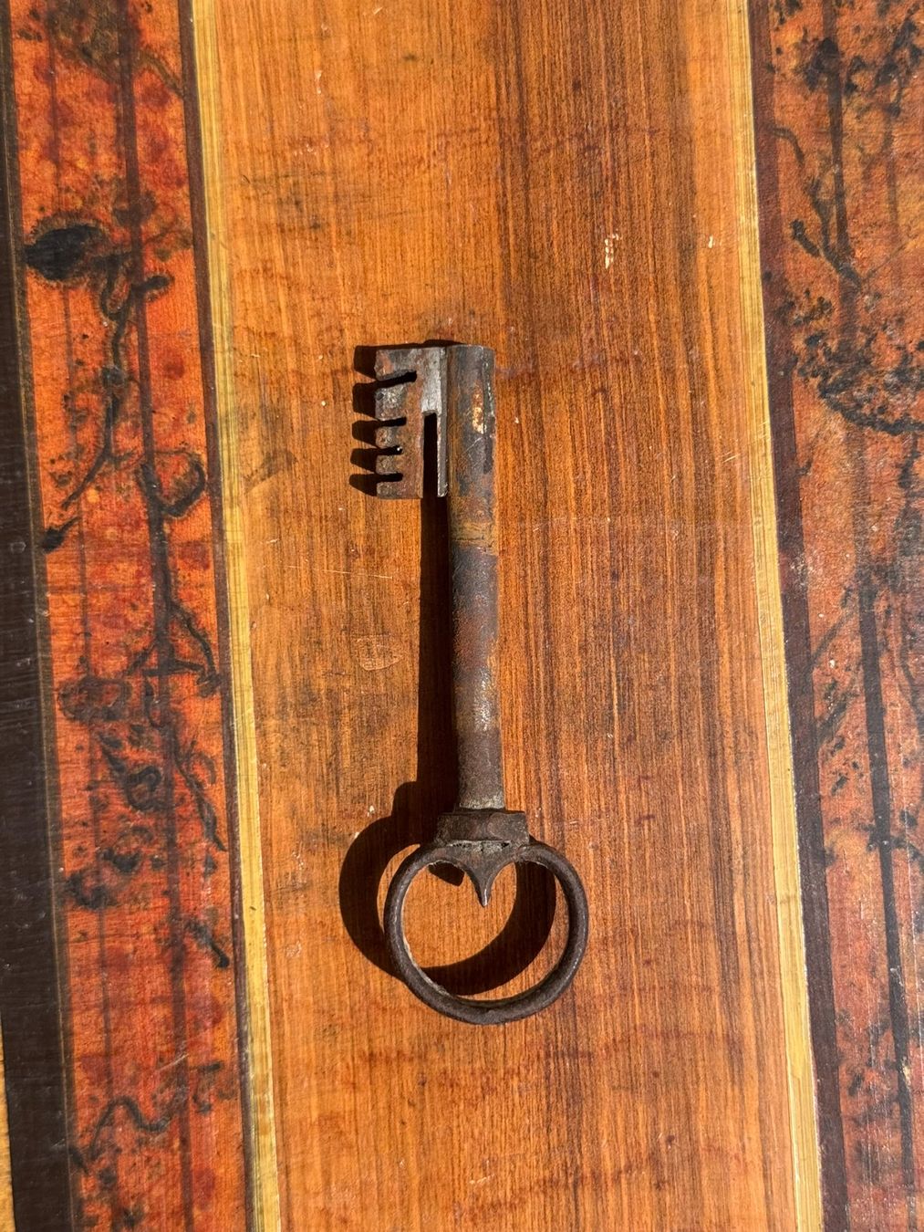 Truhen: Grand coffre ancien vers 1900 – Gebraucht aus Tramelan von lolopat 7