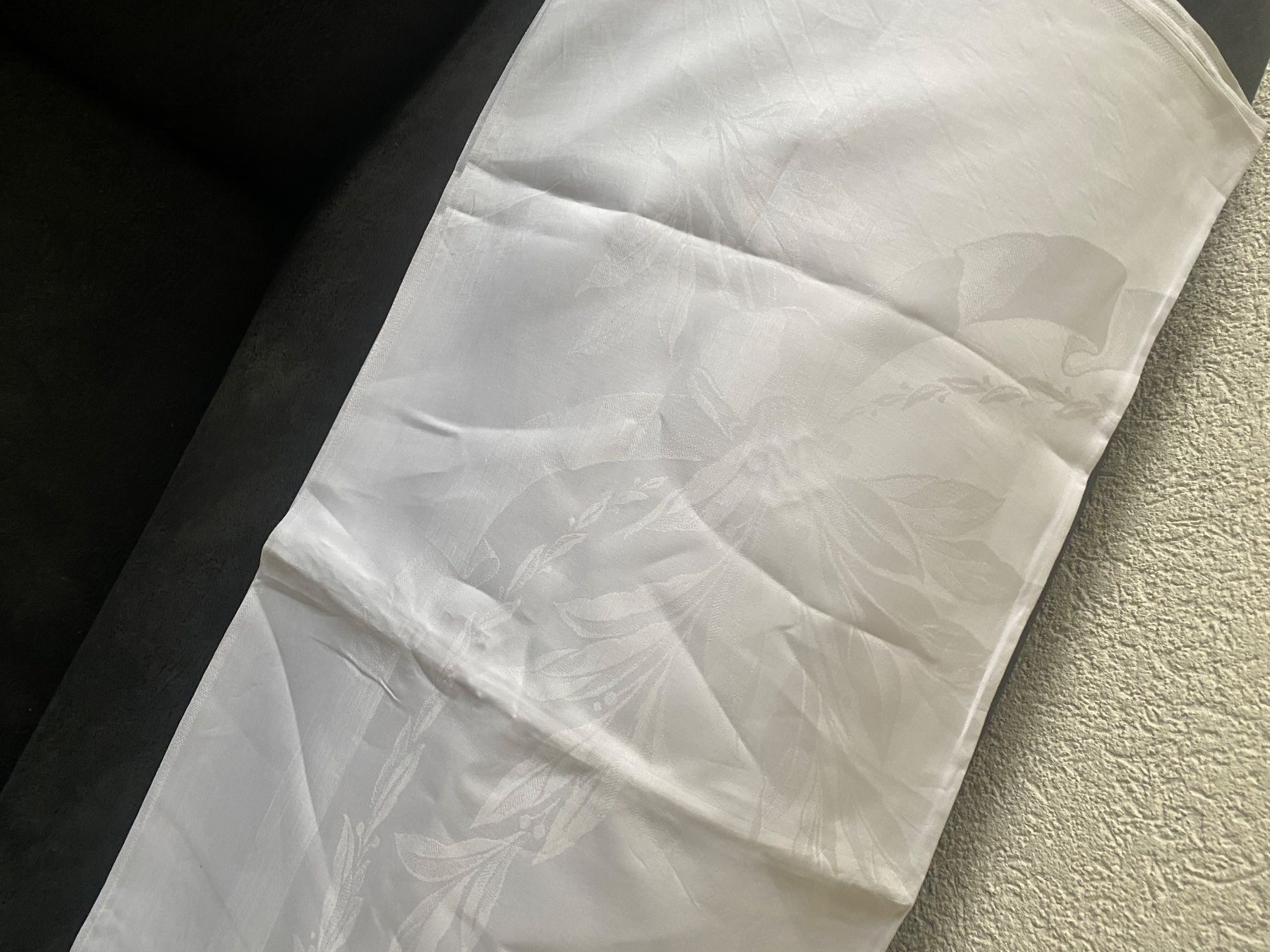 Altra biancheria da tavola: Tischdecke weiss mit Muster  ca  182x180cm – Usato da Allenwinden venduto da Obalu