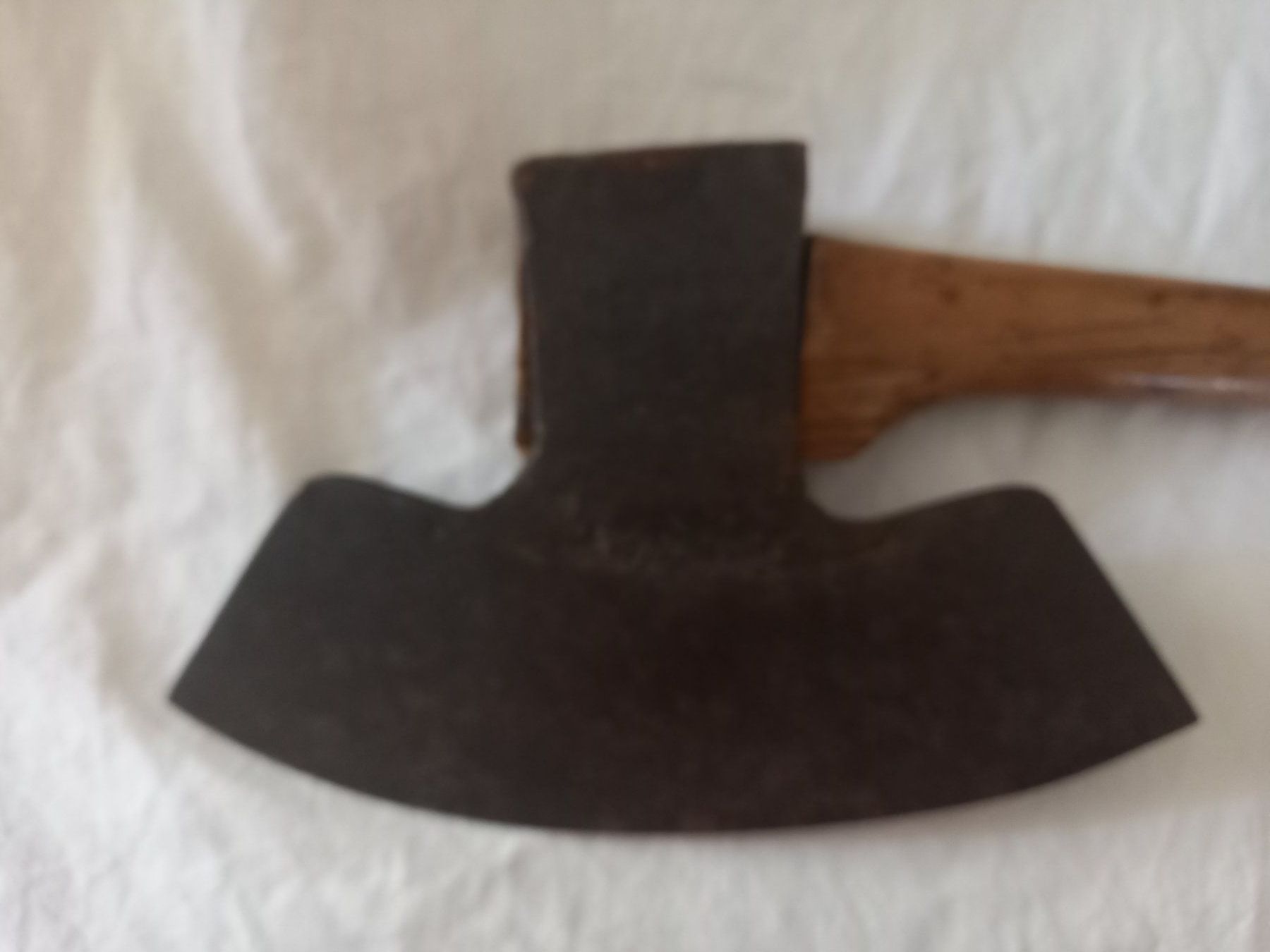Tutti gli attrezzi: Doloire, hache ancienne de charpentier – Usato da Rossens FR venduto da Souris1 1