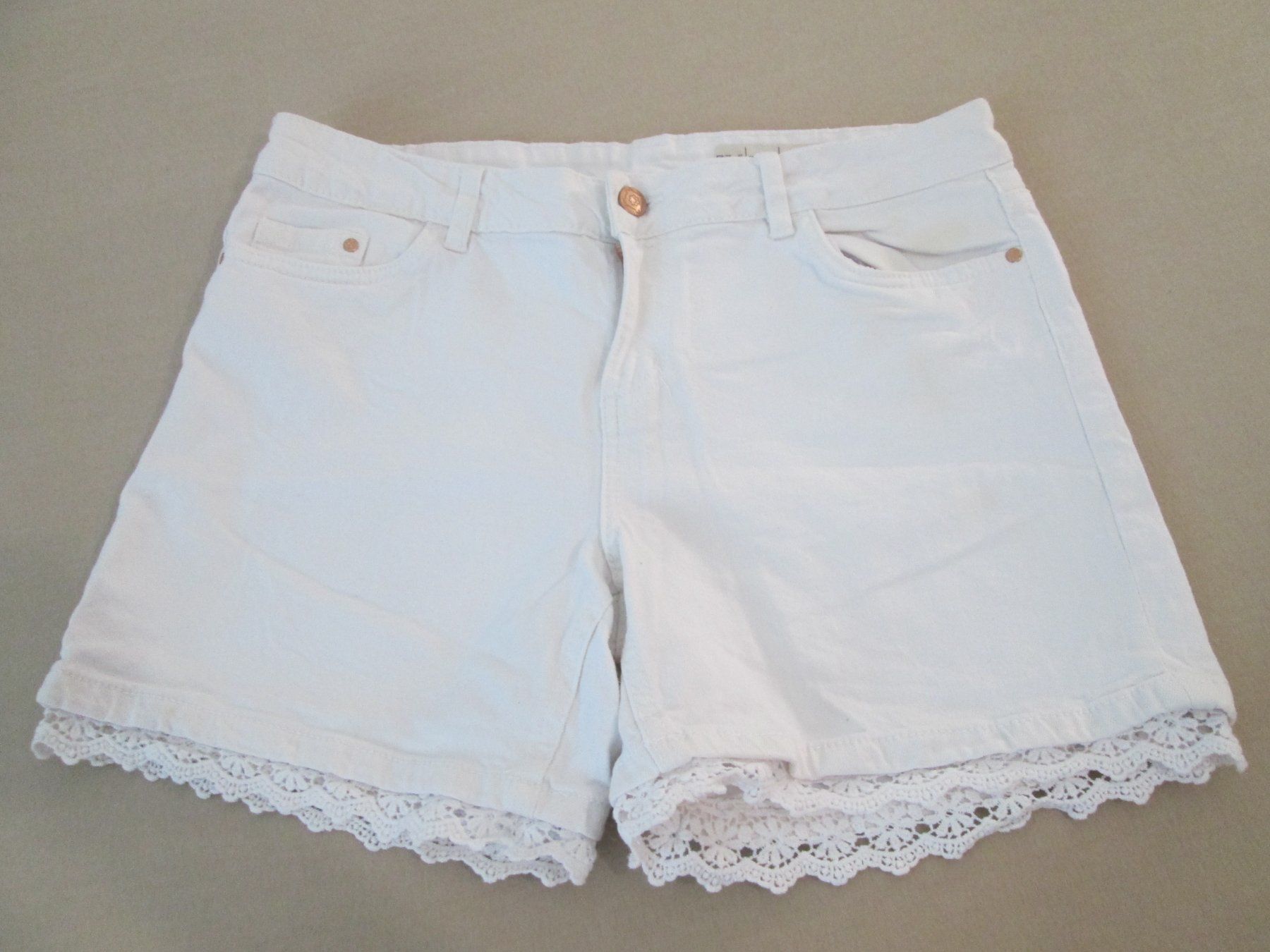 Pantaloni: Weisse Shorts – Usato da Neuchâtel venduto da Dualseele