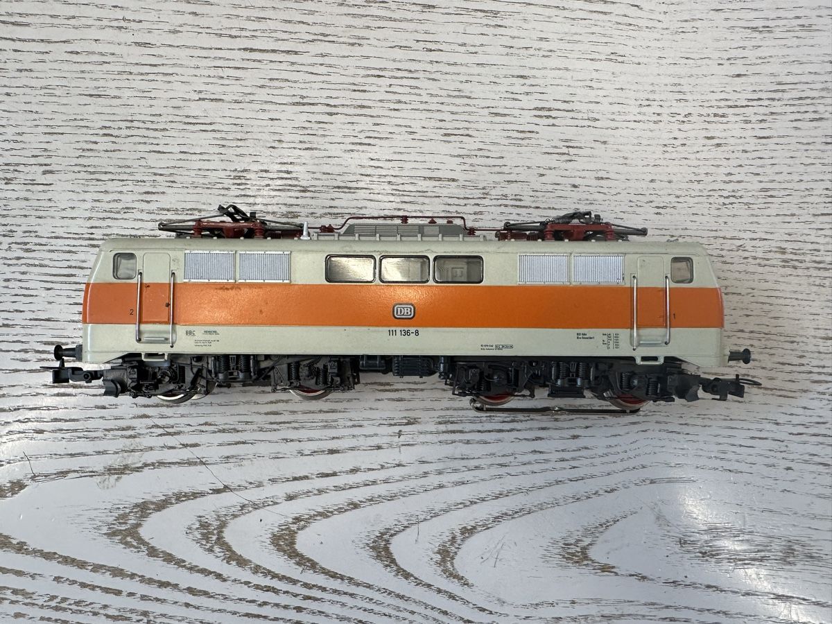 Märklin Modellini di ferrovie: Märklin 3155 DB BR 111 – Usato da Lupsingen venduto da New-Haven 2