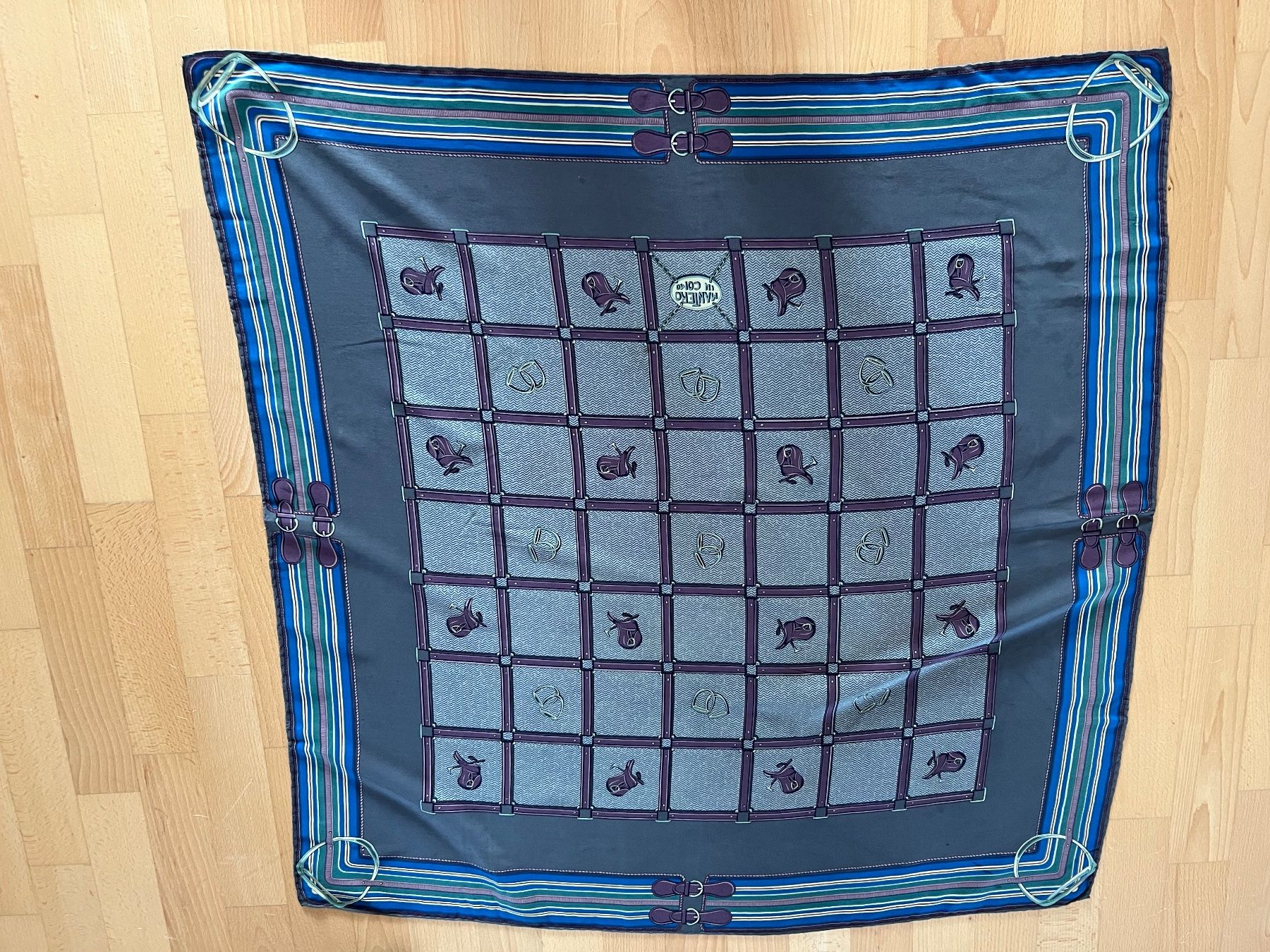 Foulard & Sciarpe: Seidenfoulard – Usato da Horgen venduto da Hpunto