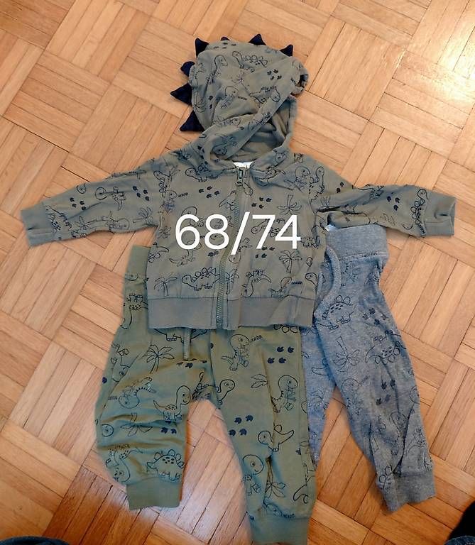 Lotti & Set di vestiti: Baby Trainerhose und Pullover 68 / 74 – Usato da Zürich venduto da toa_f7fc