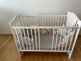 Weisses Kinderbett