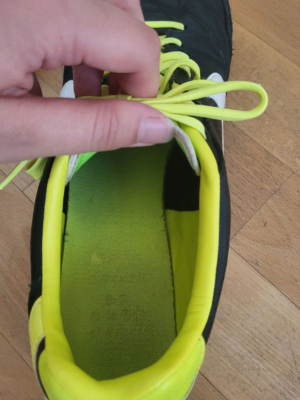 Nike Chaussures hommes: Nike Hallenschuhe Männer, Gr.47 – D'occasion à Embrach par Saphira_007 7