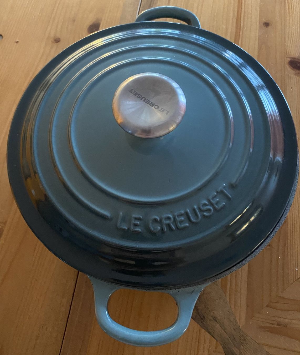 Le Creuset Casseroles: Le Creuet-Bräter – D'occasion à Zweisimmen par Vanil