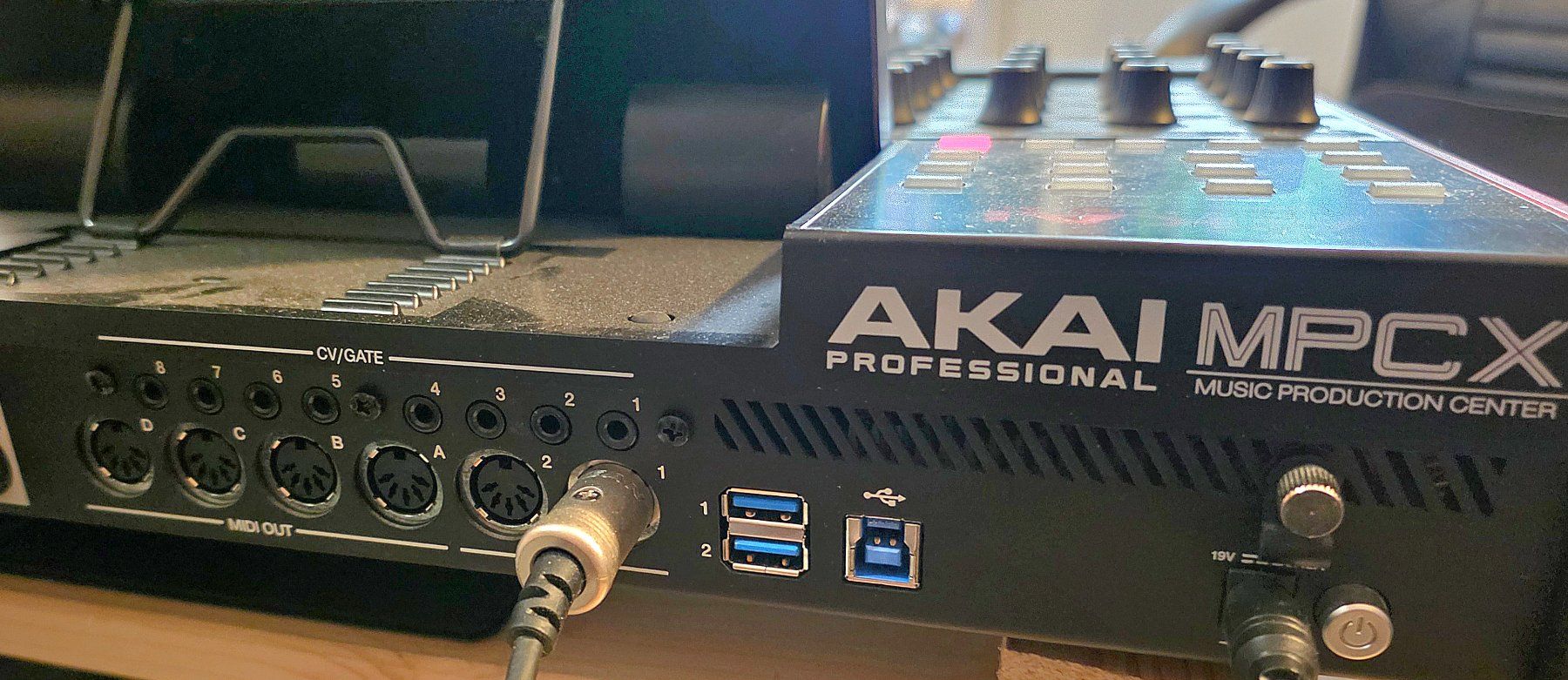 Akai Musikinstrumente: Akai MPC X mit Transportbag – Gebraucht aus dietikon von Pfann1 5