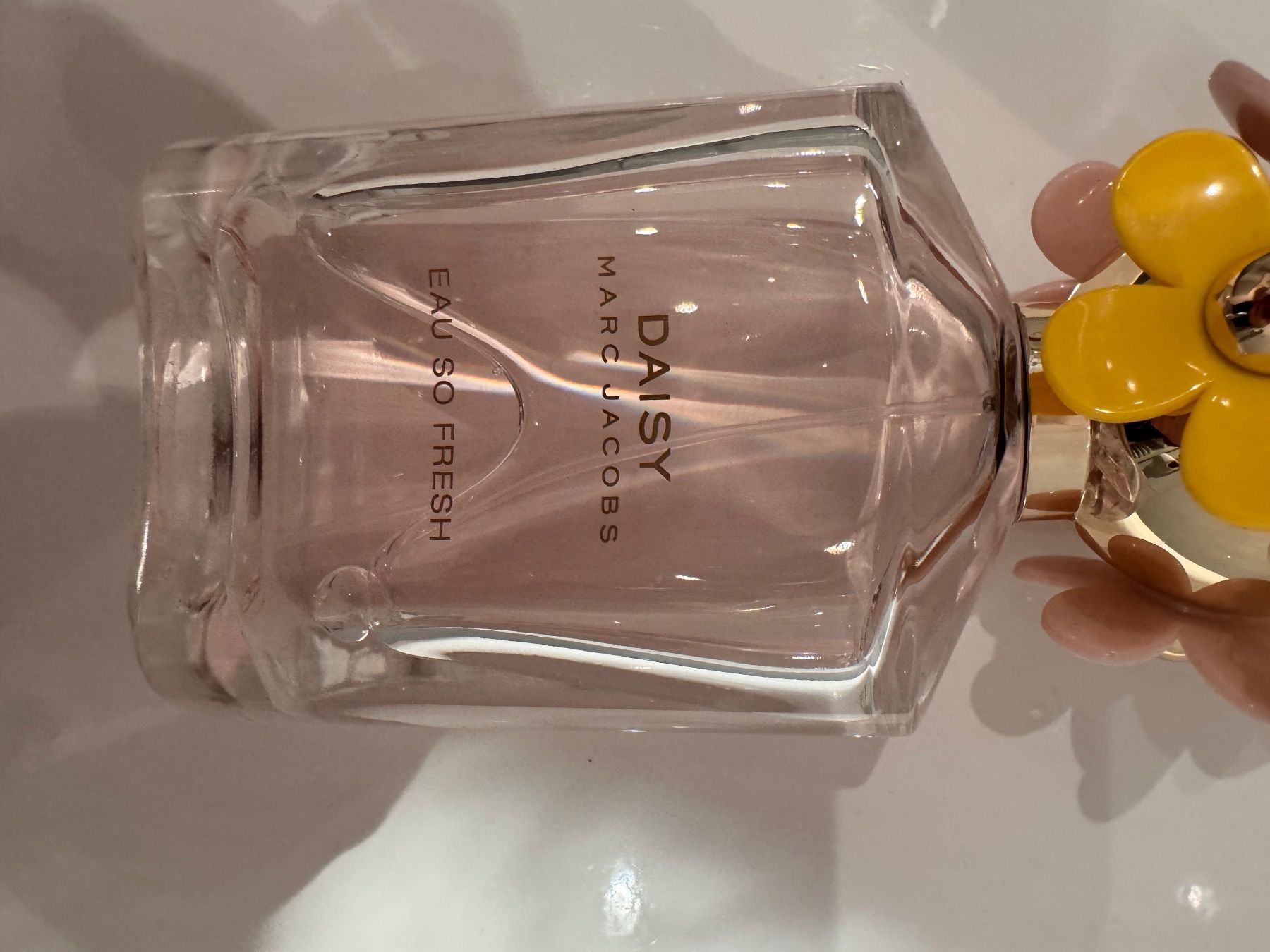 Marc Jacobs Profumi & Eau de Toilette: Marc Jacobs Daisy Eau So Fresh, 125 ml, wenig gebraucht – Nuovo (secondo la descrizione) da Luzern venduto da La_sfinge 1