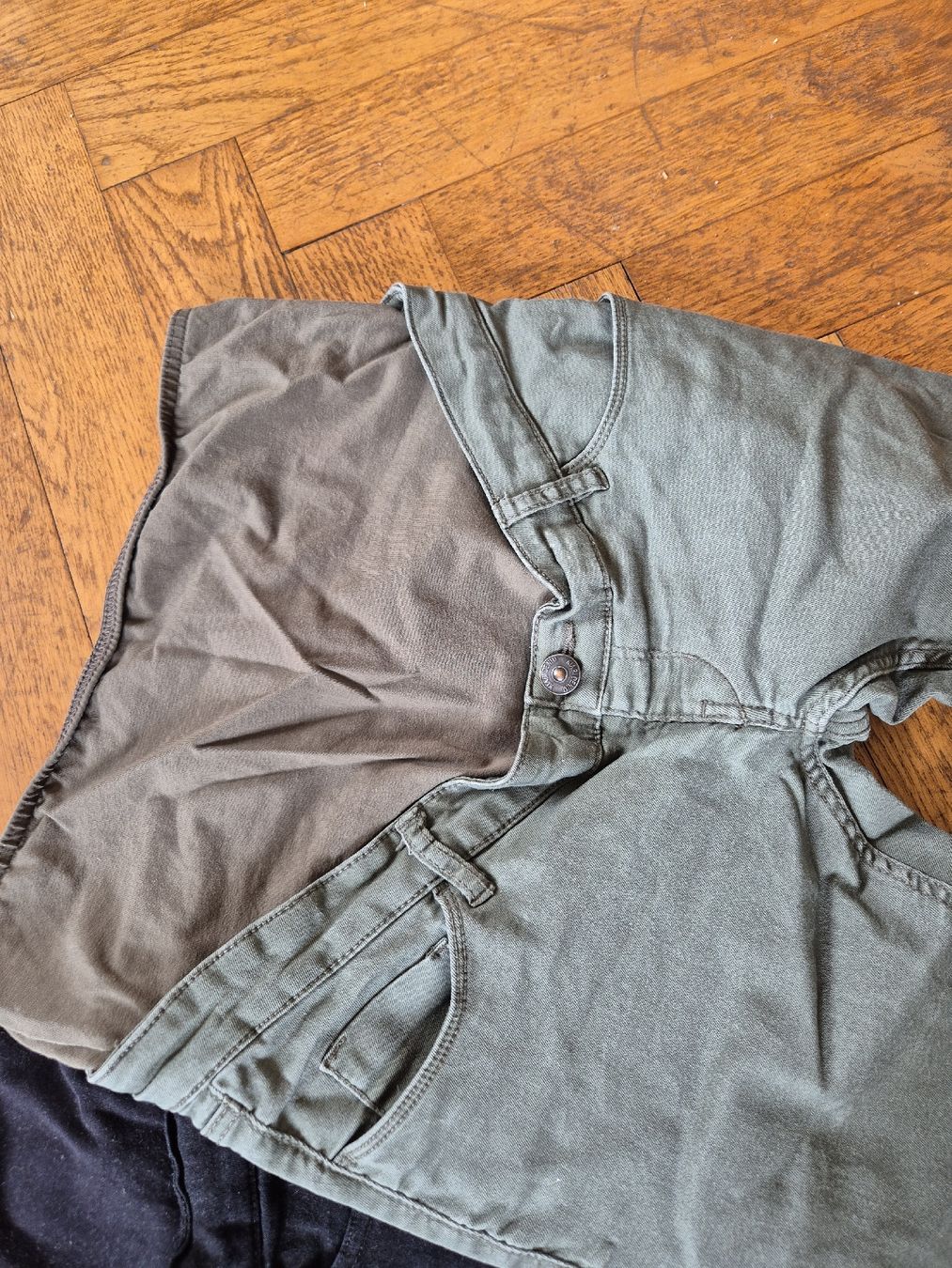 Lotti di vestiti: Lot vêtements grossesse, taille S/M – Usato da Yverdon-les-Bains venduto da somiou 2