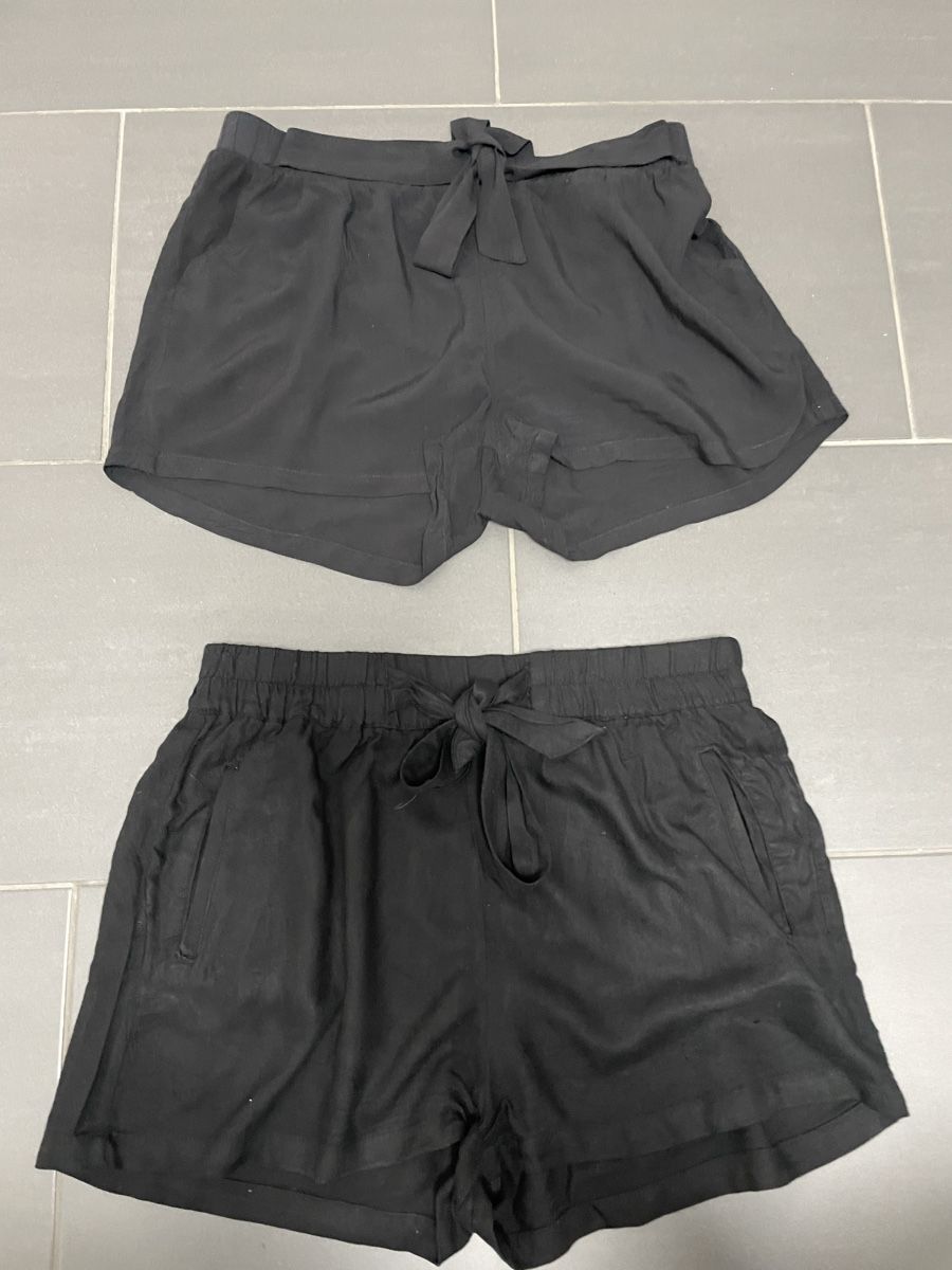 Pantaloni: 2 PAAR SHORTs XL UND 42 – Usato da Chur venduto da churerli