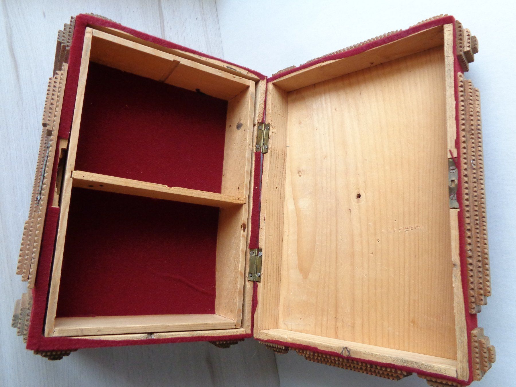 Cassapanche: HOLZ SCHATULLE SCHMUCK-KISTE HANDARBEIT – Usato da Henggart venduto da Pascha22 2