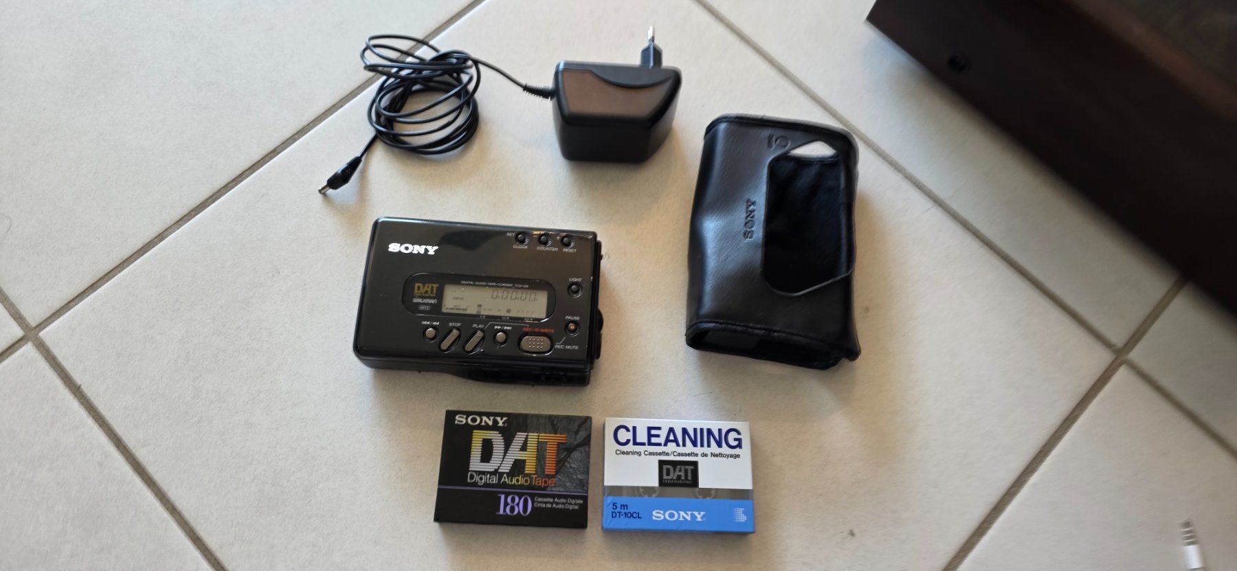 Sony Aufnahmegeräte: Sony TCD DAT D-8 Recorder Player Walkman – Gebraucht aus Embrach von Kasperpa
