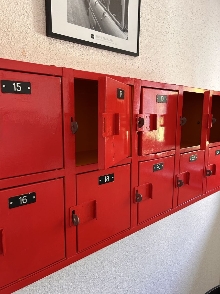 Armadi: Metallschrank mit 12 Fächern Rot nummeriert – Usato da Zürich venduto da cfaeh 1