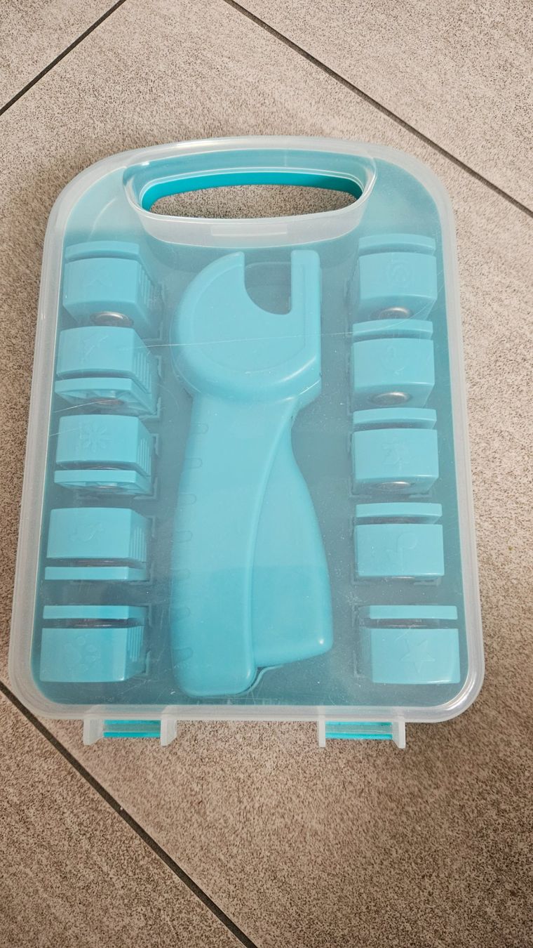 Kit bricolage: Bastel-Stanzer Set Motivstanzer Papierstanzer im Koffer – Usato da Escholzmatt venduto da _die_Kaempferin