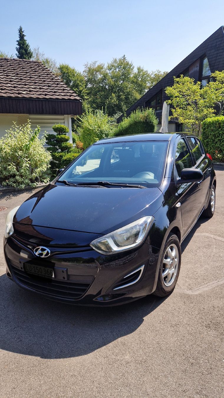 Hyundai Automobili: Hyundai i 20 – Usato da Adligenswil venduto da Petrak