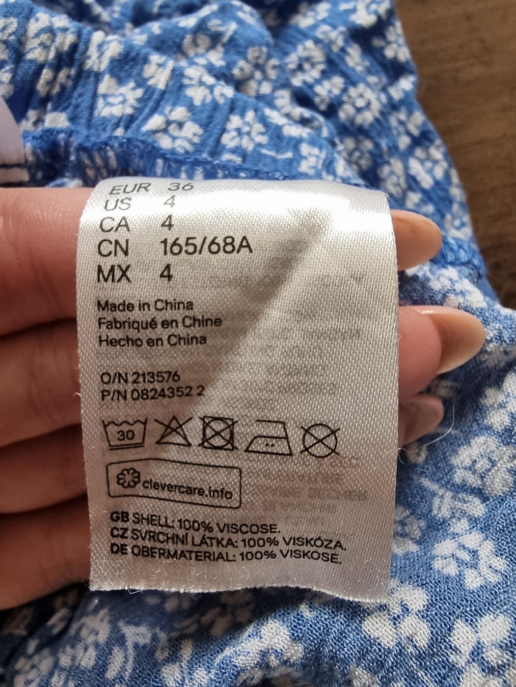 H&M Pantaloni: Kurze Hose Blumenmuster  – Usato da Altstätten SG venduto da melii._.98 1