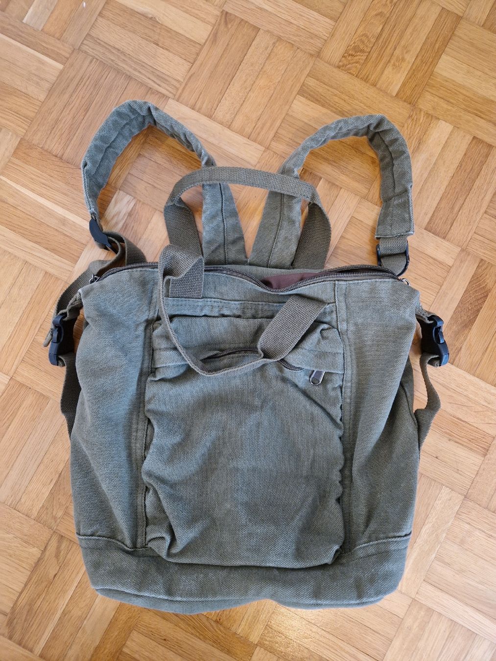 Zaini: Trendiger kleiner Khaki Rucksack/Tasche – Nuovo (secondo la descrizione) da Reinach BL venduto da Tinkerbelly27