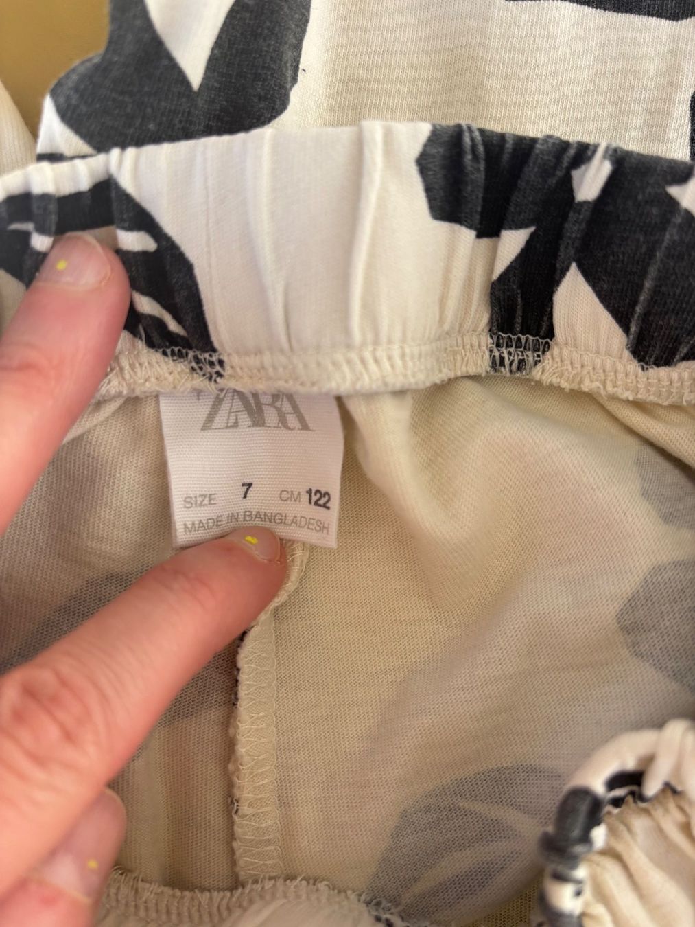 Zara Pantaloni: ZARA leichte Hose mit Blumen Gr. 122 – Usato da Zürich venduto da missmodernage 3