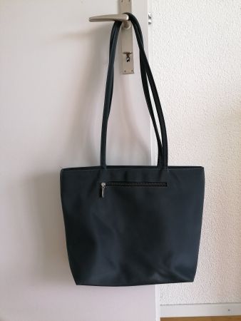 dunkelblau tasche mit Burj al Arab logo