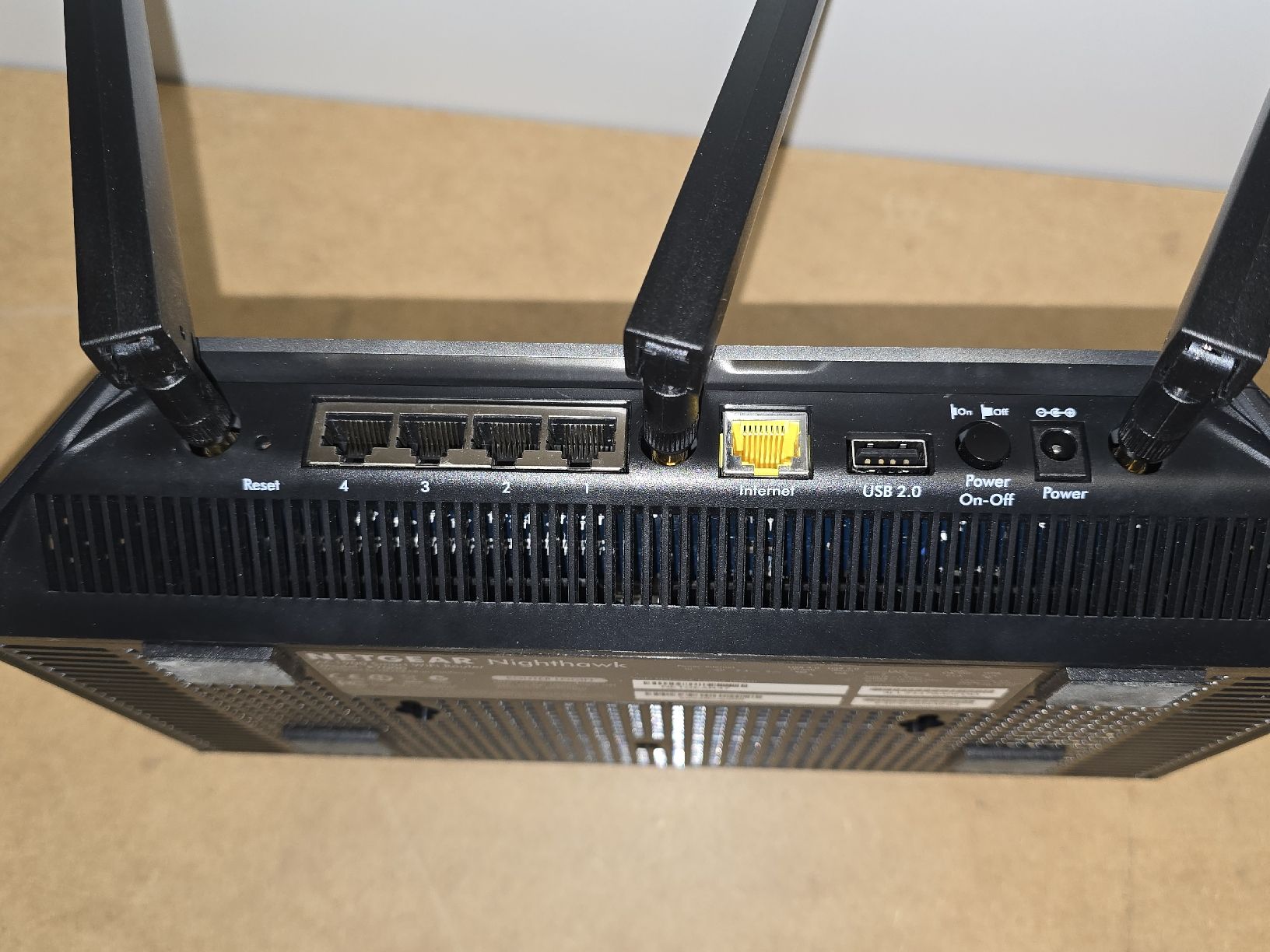 Netgear Modem & Router: Netgear Nighthawk R7000 Wifi – Usato da Lenzburg venduto da cameleoncolor 3