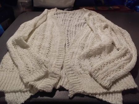 Cardigan ca. Grösse S, weiss gehäckelt
