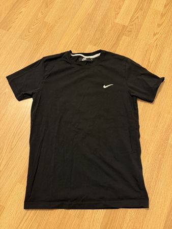 Nike T-Shirt schwarz - Grösse M