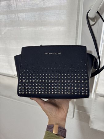 Borsa a tracolla Michael Kors blu con borchie 