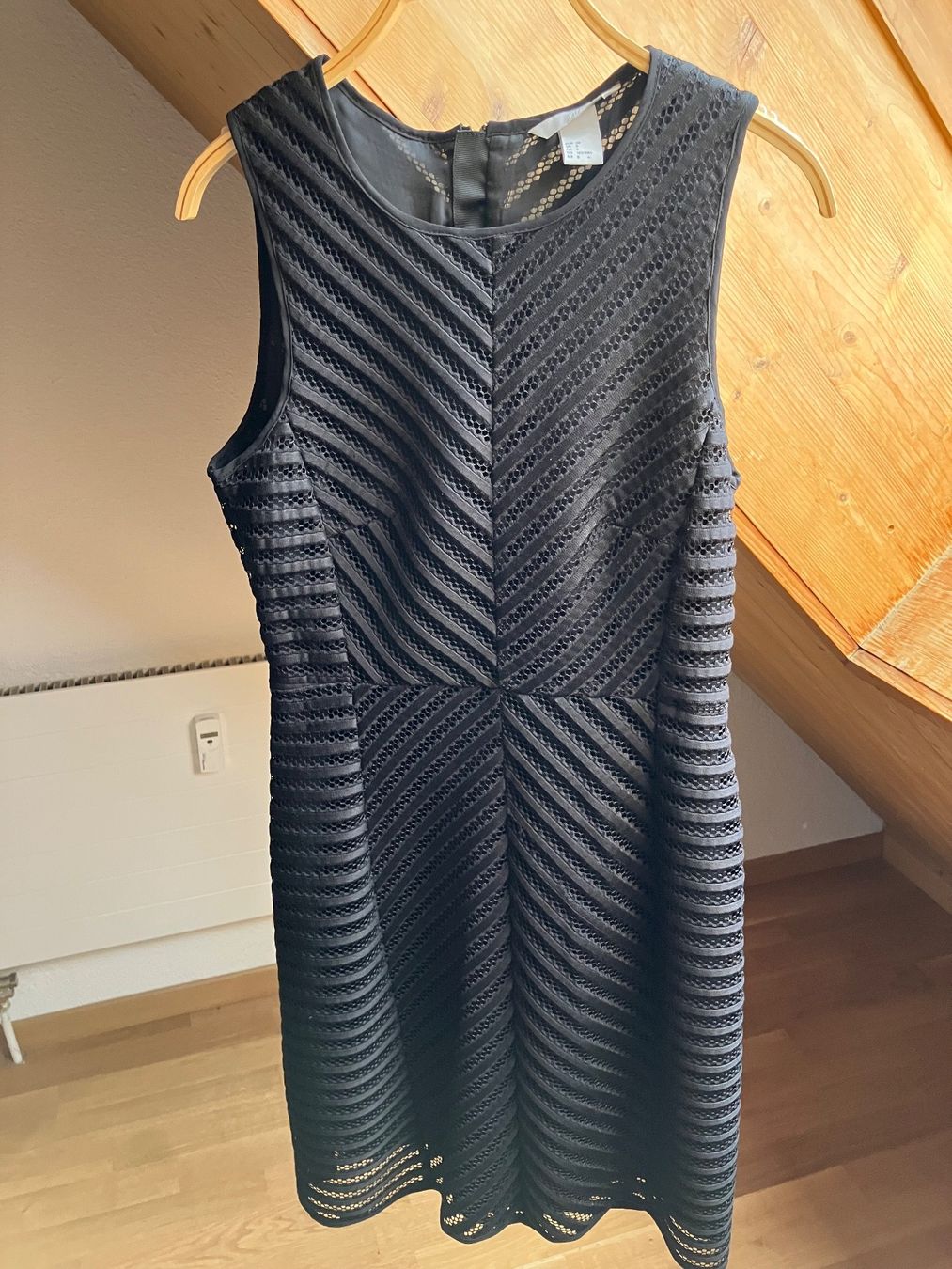 H&M Vestiti: schwarzes Cocktailkleid Gr. 38 – Usato da St. Gallen venduto da andreav.