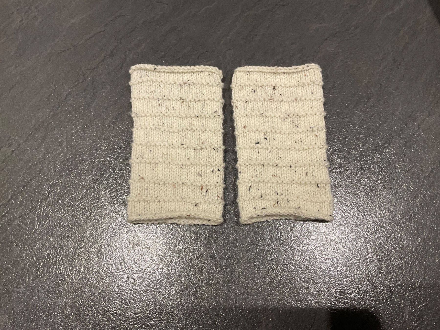 Guanti & manicotti: Handgestrickte Pulswärmer Amedisli – Nuovo (secondo la descrizione) da Wetzikon ZH venduto da FeeF