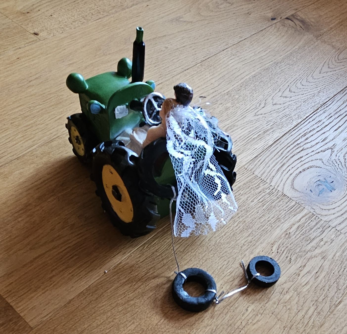 Tutte le decorazioni: Tortentopper Traktor Hochzeit – Nuovo e nell'imballaggio originale da Frutigen venduto da dts_772s 1