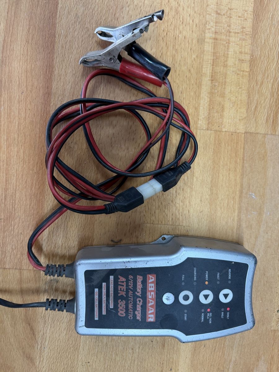 Chargeurs de batterie: ABSAAR ATEK 3500 Batterieladegerät Automatic – D'occasion à Beckenried par chef3945