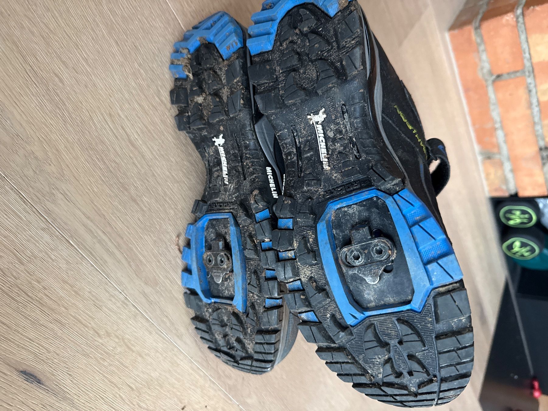 Northwave Scarpe da uomo: Northwave Winterbikeschuh Schwarz Grösse 42 – Usato da Wettingen venduto da Bounty 3