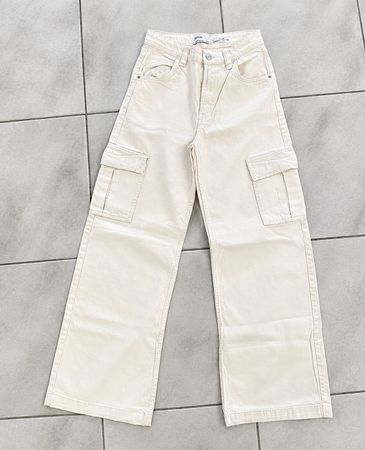 Bershka Wide Leg Cargo Hose Gr. 26 – Creme/Beige – neuwertig