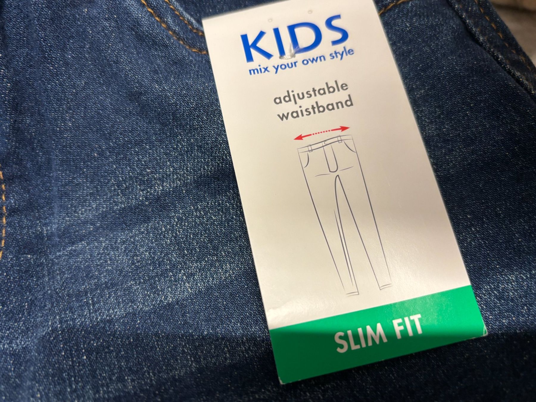 Pantaloni: Jeans slim fit taille réglable 134 neuf – Nuovo (secondo la descrizione) da Salvenach venduto da gwenwywar 1