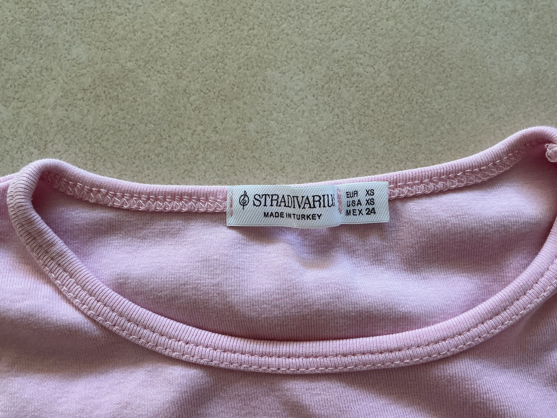 Stradivarius T-shirts: T-Shirt Stradivarius rosa – D'occasion à Frauenfeld par Stehojen 2