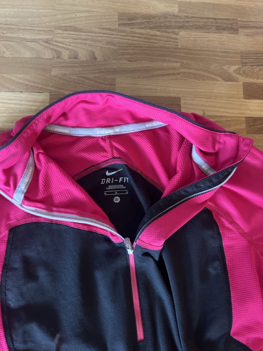 Nike Lotti di vestiti: Nike Running Set Dri-Fit M – Usato da Wiesendangen venduto da travelstar 2