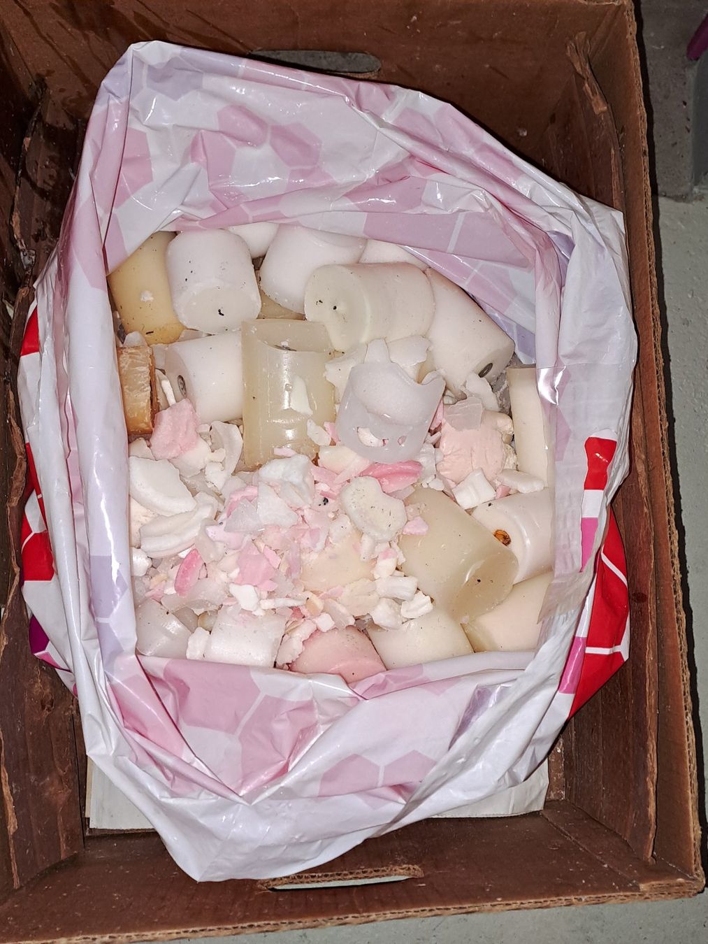 Candele: Kerzenwachsreste / Wachs – Usato da Frauenfeld venduto da Andadaa