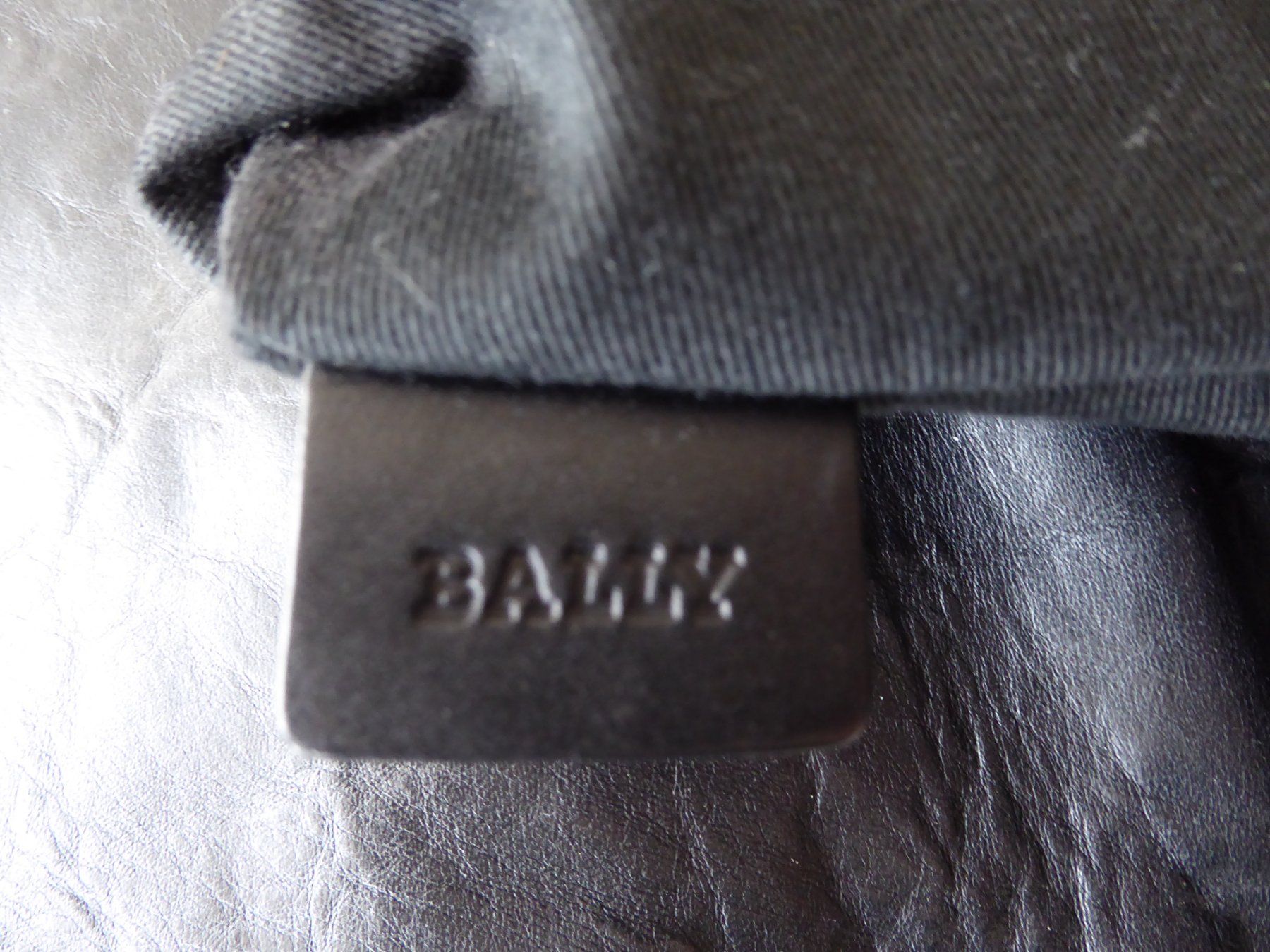 Bally Borse: Bally Ledertasche schwarz Schultergurt klassisch – Usato da Zürich venduto da Sunflower.15 6