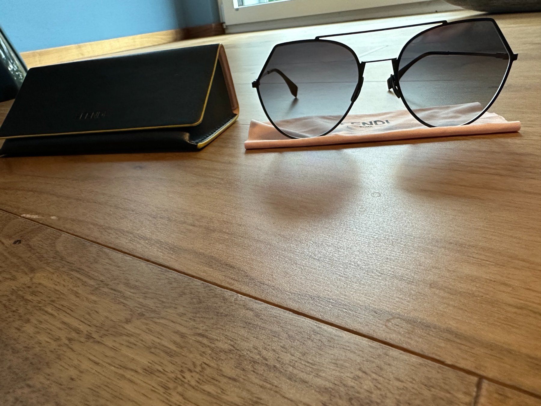 Fendi Occhiali & Lenti: Fendi Sunglasses – Nuovo (secondo la descrizione) da St-Sulpice VD venduto da juhdu