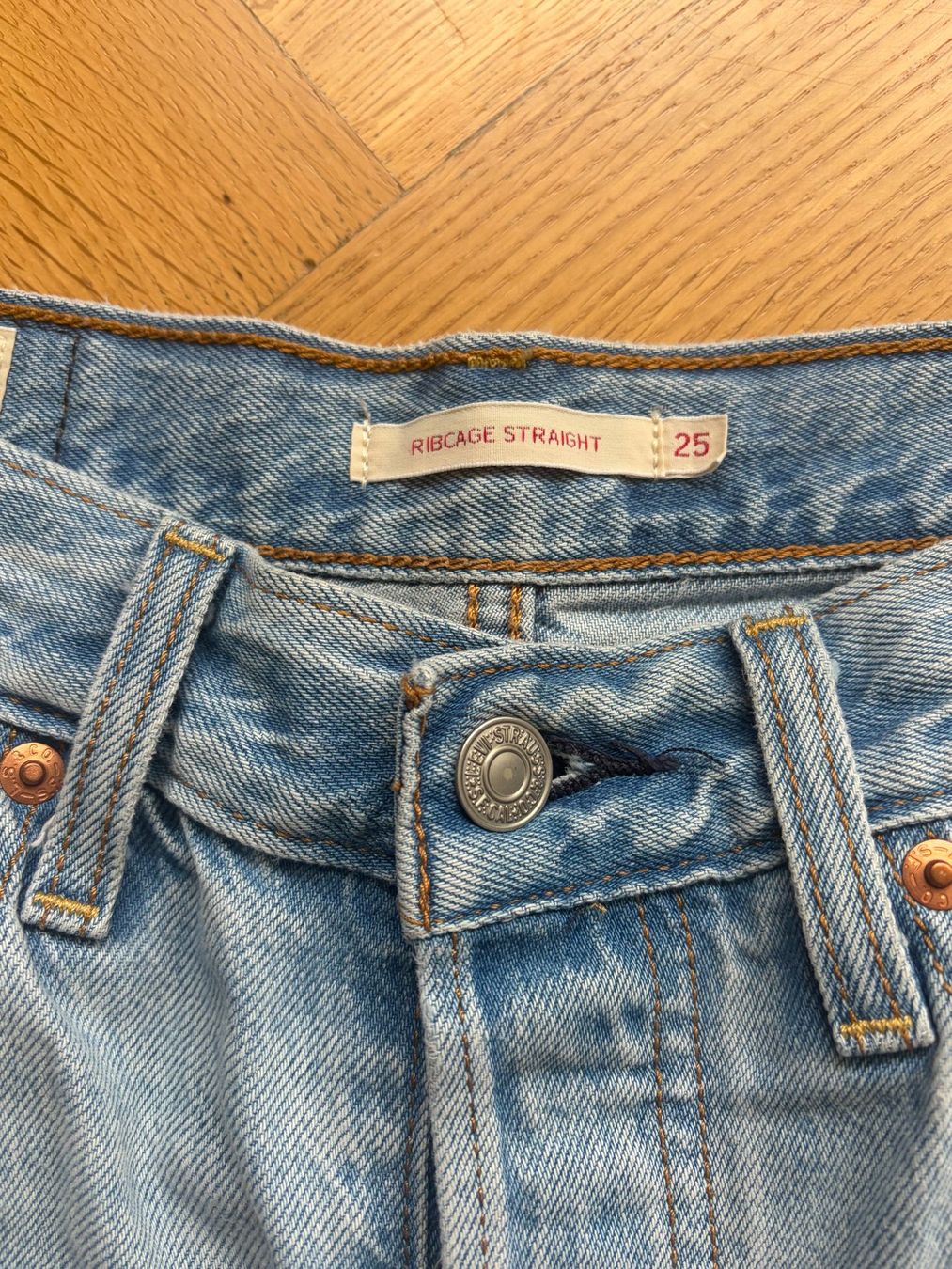 Levi's Jeans: Levi's Jeans Ribcage Straight – Gebraucht aus Bern von sim_g75j 2