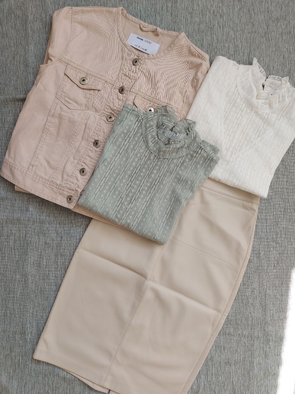 Mango Lotti di vestiti: Jeansjacke, Rock, Bluse – Nuovo (secondo la descrizione) da Brig venduto da Mak_s2v9