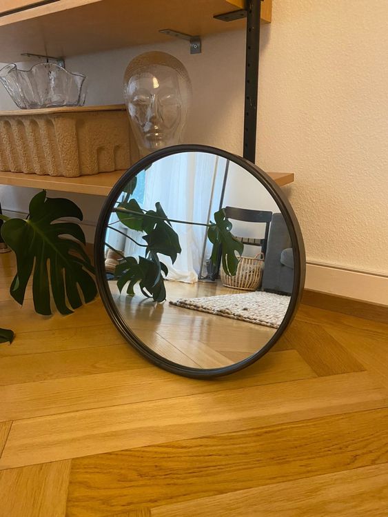 Runder Spiegel mit Metallumrandung, DM 39 Kaufen auf Ricardo