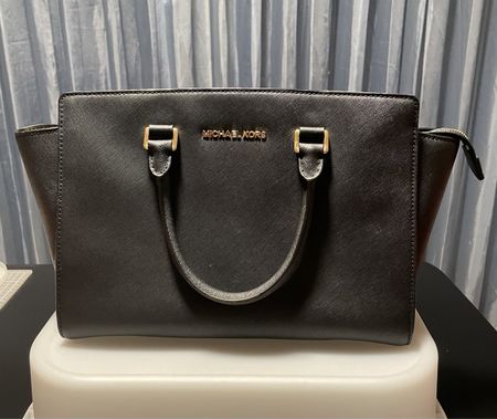 Michael Kors Handtasche Schwarz/Gold in sehr gutem Zustand