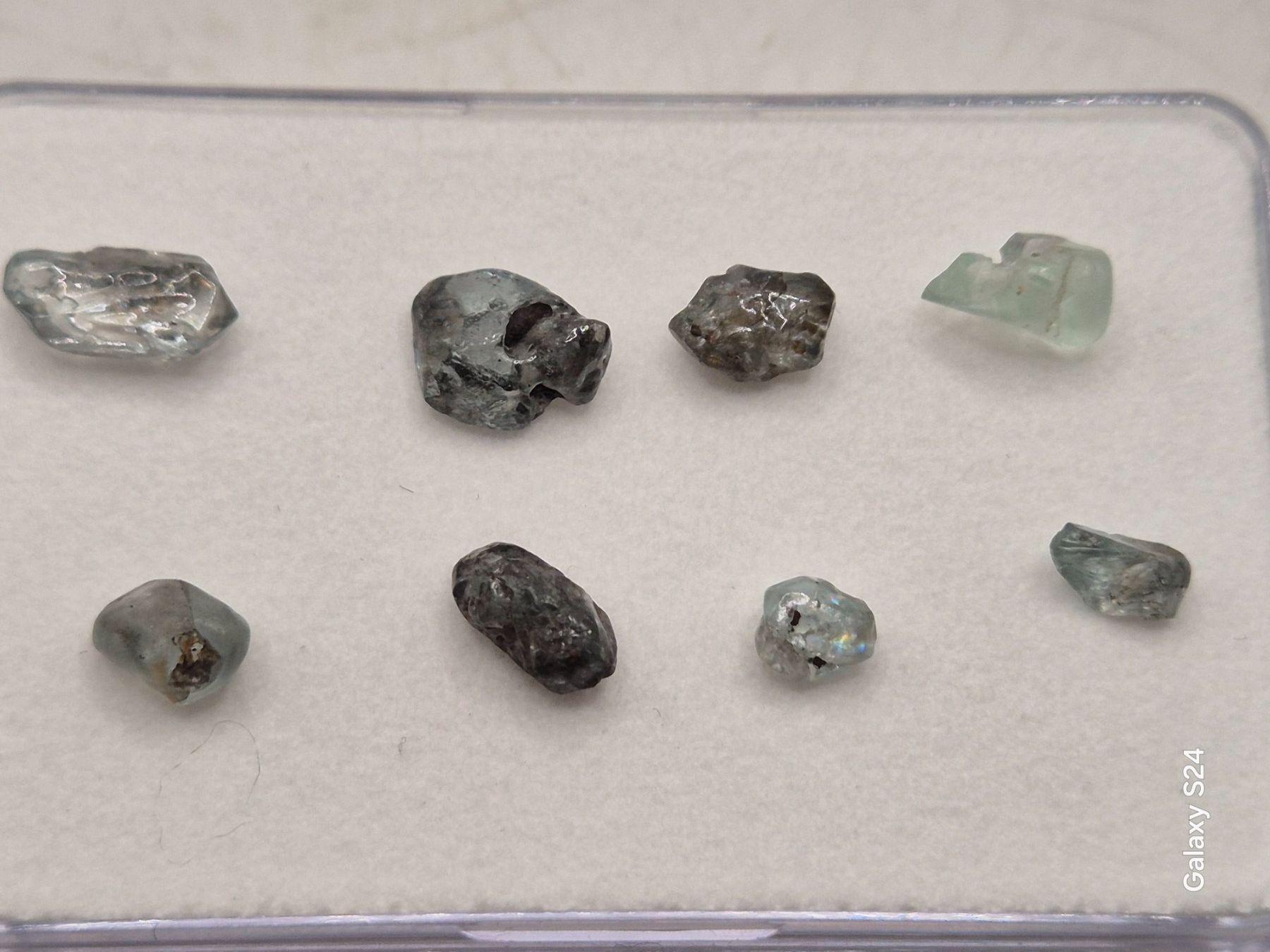Minerali & Pietre curative: Zirkon blau roh total 8.7ct. – Usato da Winterthur venduto da LukasMineralienOase