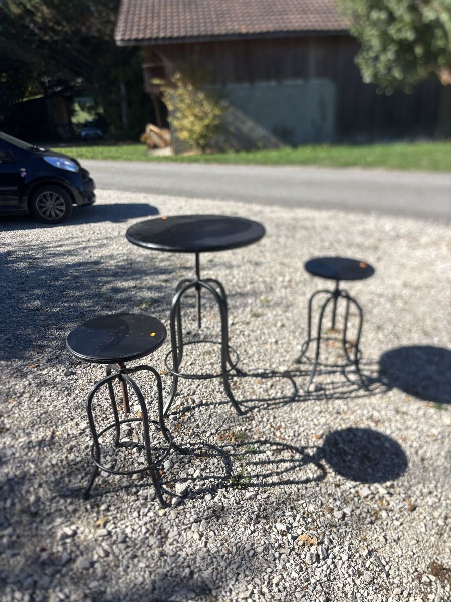 Set di tavolo e panche: Table et tabouret style industriel – Usato da Nuvilly venduto da Contessa69