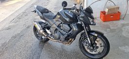 Moto Kawasaki Z750 noire année 2010 52463 km bon état
