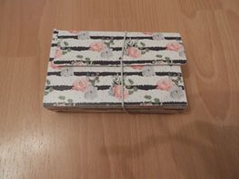 Joli étui à cartes à motifs floraux - Pratique et NEUF!